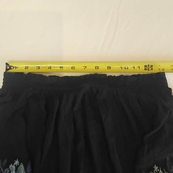 2/25 Hollister Navy Off the Shoulder Crop Top Embroidered Bell Sleeve Sz. M Boho - Picture 9 of 11